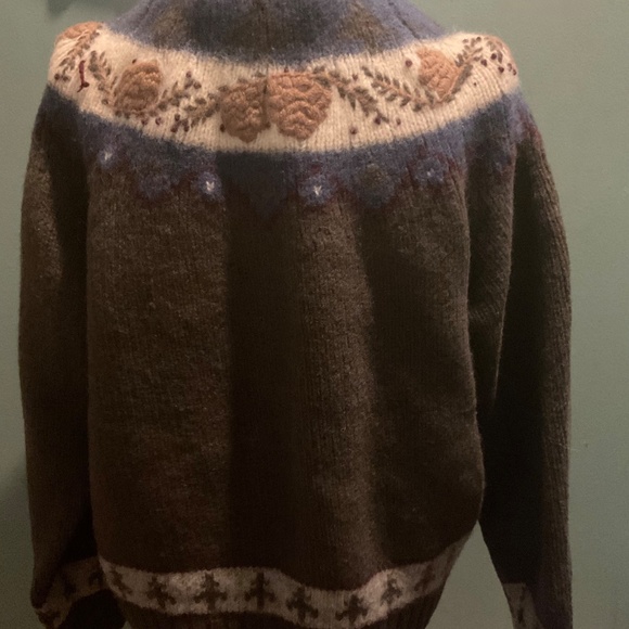 NORTHERN REFLECTIONS BRAND Beautiful Sweater Not Worn - Picture 5 of 11